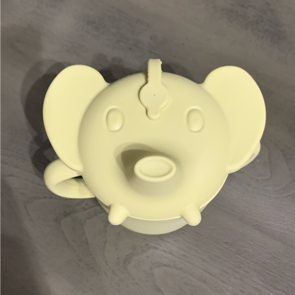 Toddlers Silicone Sippy Cups - Picture 2 of 7